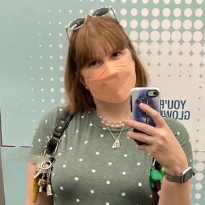 Meet your Posher, Leslie